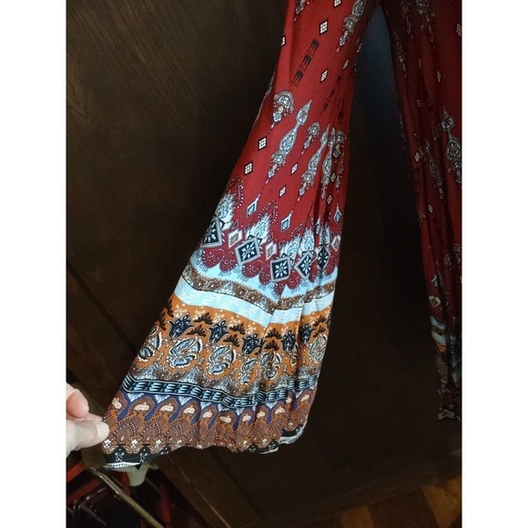 Loveriche Shift Dress Small Maroon Open back flowy Bell Sleeve Lined Lightweight - Picture 2 of 7